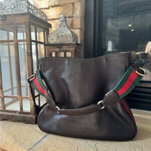 Gucci Heritage Leather Shoulder Bag with Signature Red/Green Stripe